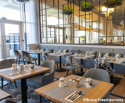 In Saint-Jean-de-Luz, L'Atlantique Restaurant chooses Collinet furniture